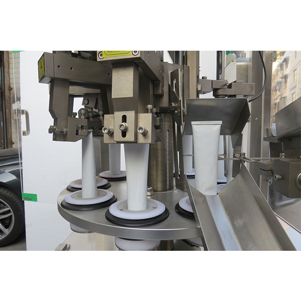 Moşena tijî ya tubê ya kozmetîkî