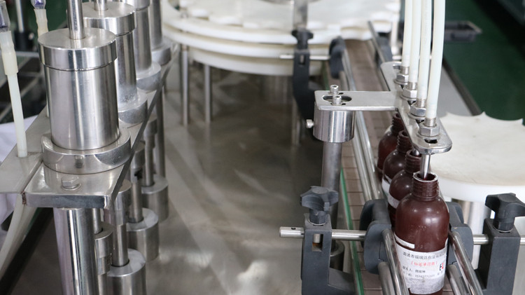 500ml makîneya tijîkirina dorpêçê ya dorpêçandî bi pêvekirina kapê û xebitandina stêrka stêrk